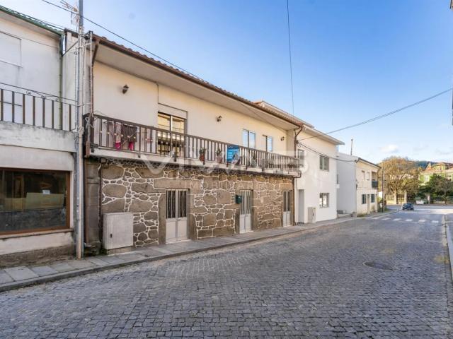 Moradia, Amares e Figueiredo