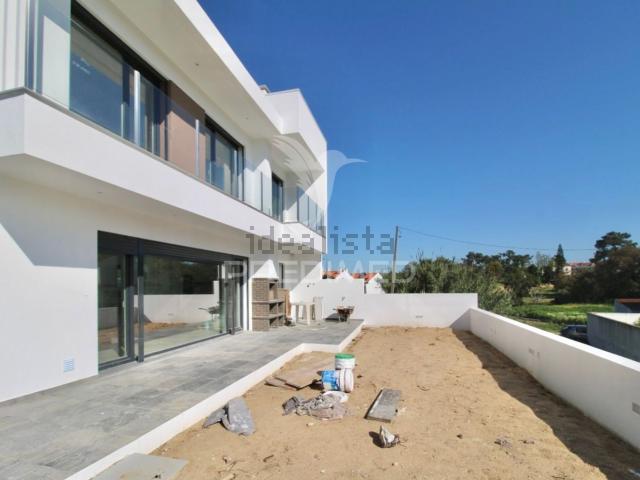 Moradia, Amora