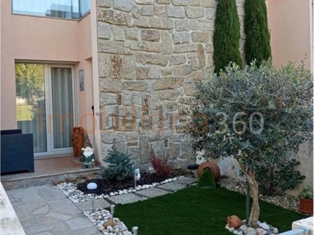 Moradia, Antas e Abade de Vermoim