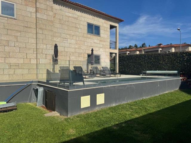 Moradia, Antas e Abade de Vermoim