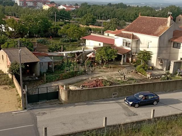 Moradia antiga + terreno envolvente Centro da vila de Sangalhos Anadia