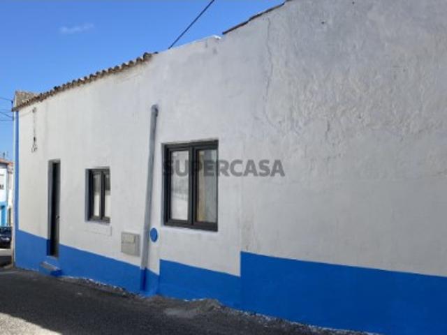 Moradia antiga renovada em Olho Marinho