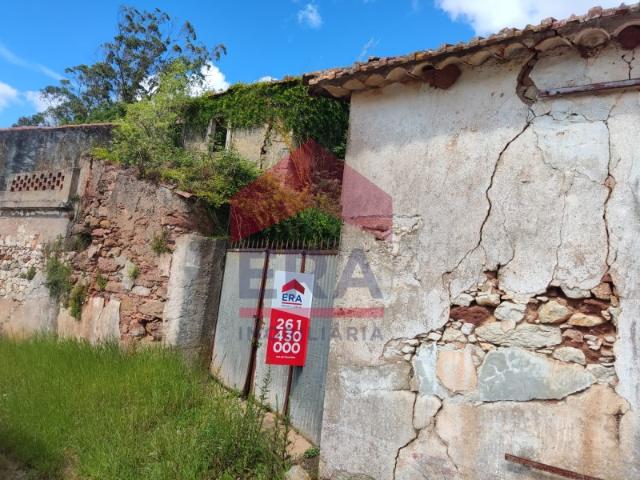 Moradia + Armazém + Terreno