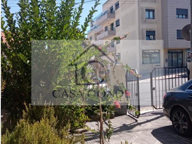 Moradia Banda T4 com Sótão Aproveitado | Belas Sintra