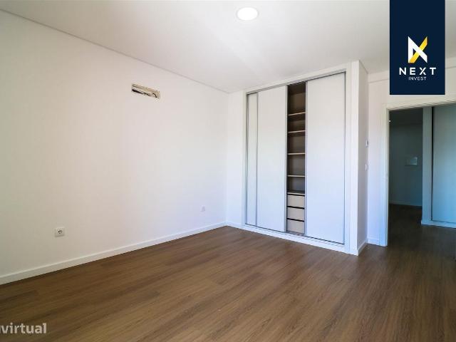 Moradia Banda T5 Arquitetura Moderna para venda a 3 Minutos. 190m² Orgens