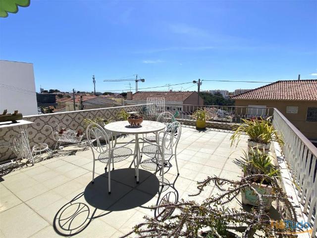 Moradia bi familiar com apartamento T1 e T3 Duplex | 23083619692