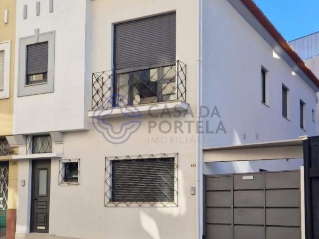 Moradia Bi Familiar, com entradas independentes em Paranhos. 167m² Paranhos