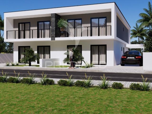 Moradia Bi Familiar com Piscina 2 Fracções T4