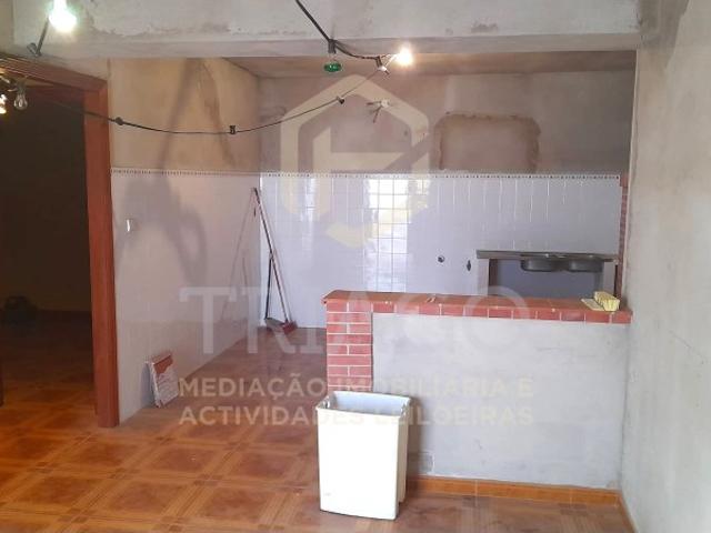 Moradia Bi Familiar Excelente Oportunidade de Negócio
