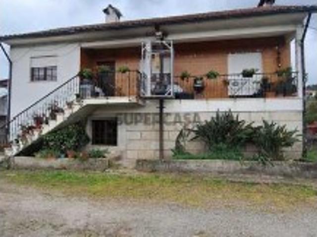 Moradia bi familiar, em Arcozelo
