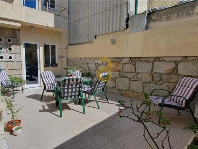 Moradia Bi Familiar T4 + T2 com espaços exteriores | Viso, Porto