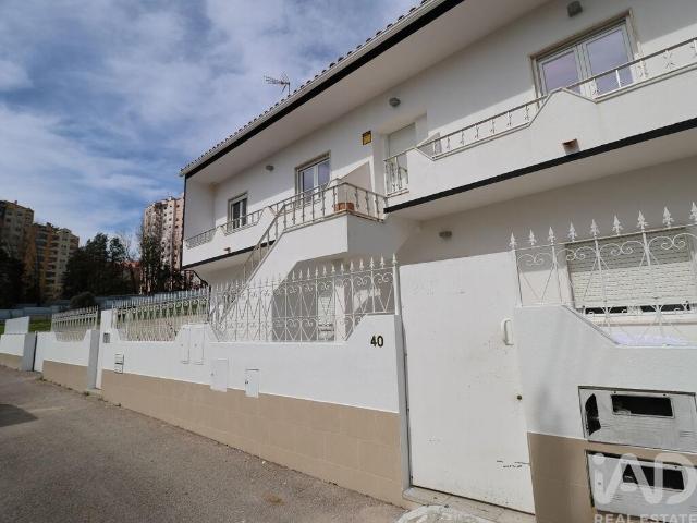 Moradia bi familiar T6 em Ramada e Caneças de 178,37 m²