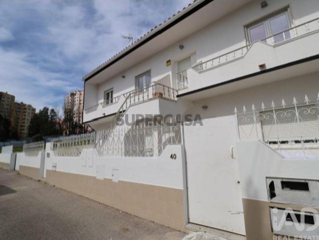 Moradia bi familiar T6 em Ramada e Caneças de 178,37 m²