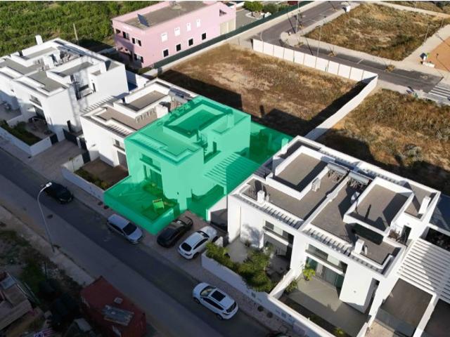 Moradia Bi Familiar T3 com piscina