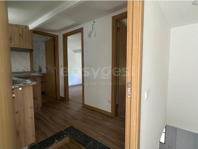 Moradia Bi familiar totalmente remodelada e a estrear, localizada em S. João do Campo Coimbra