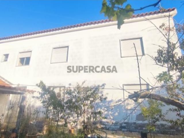 Moradia Bi Familiar