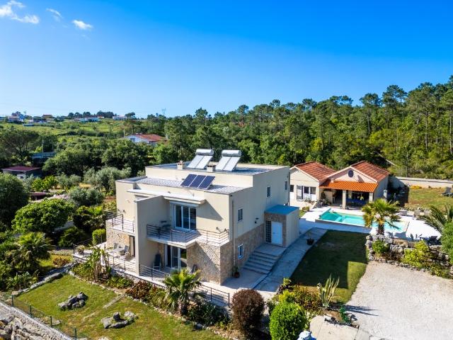 Moradia bi familiar 2 moradias V3 com piscina aquecida e t. 226m² Aljubarrota Prazeres