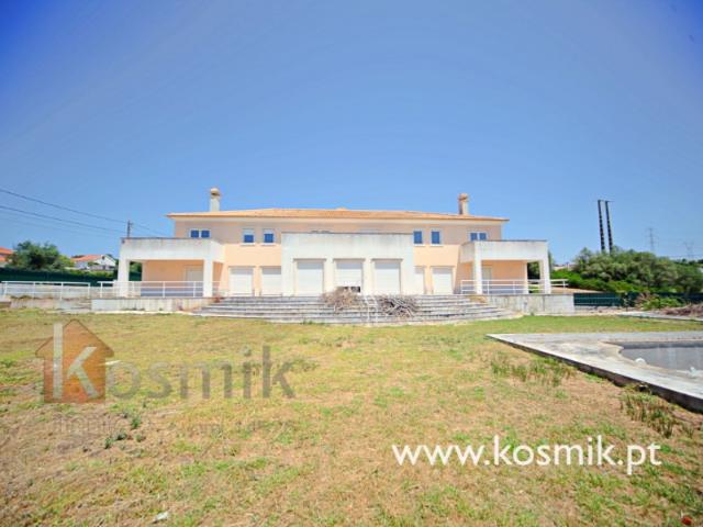 Moradia bifamiliar de Luxo | Lar recuperar V5 + V5: Bucelas Loures Lisboa