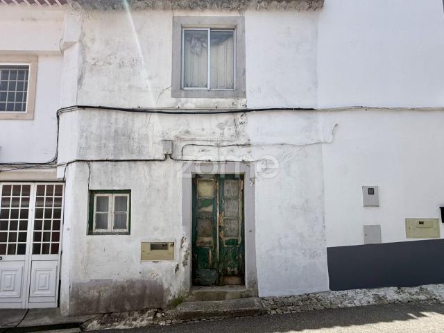 Moradia Bifamiliar para obras totais em Bucelas