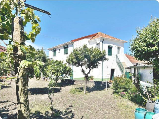 Moradia Bifamiliar T2+T2 Terreno generoso Valbom Gondomar