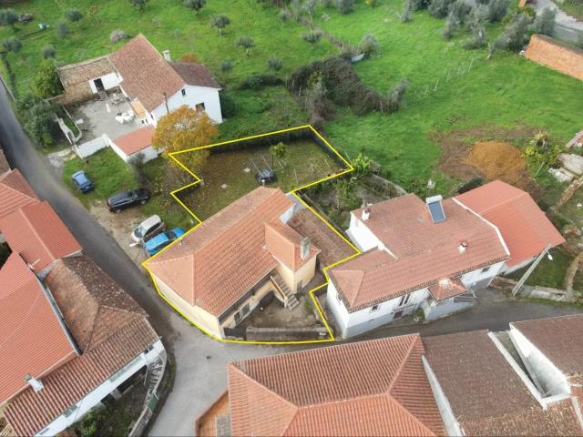 Moradia bifamiliar T2 + T4 em Graça, Pedrógão Grande
