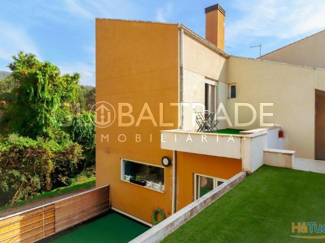 Moradia bifamiliar T4 em São Pedro da Cova | 26084096705