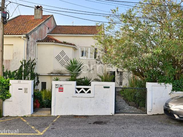 Moradia Bifamiliar T8, Linda a Velha| OPORTUNIDADE INVESTIMENTO