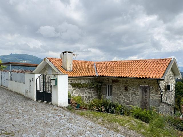 Moradia, Bouro Santa Marta