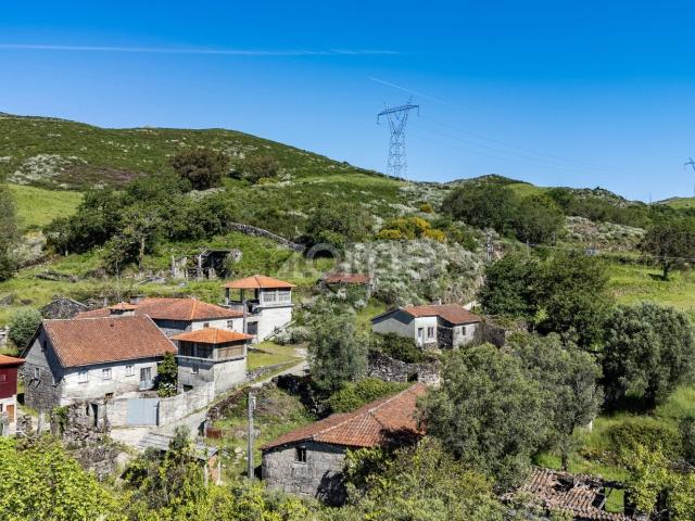 Moradia, Bouro Santa Marta