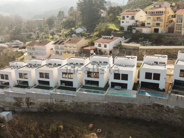 Moradia, Britelo Gémeos Ourilhe