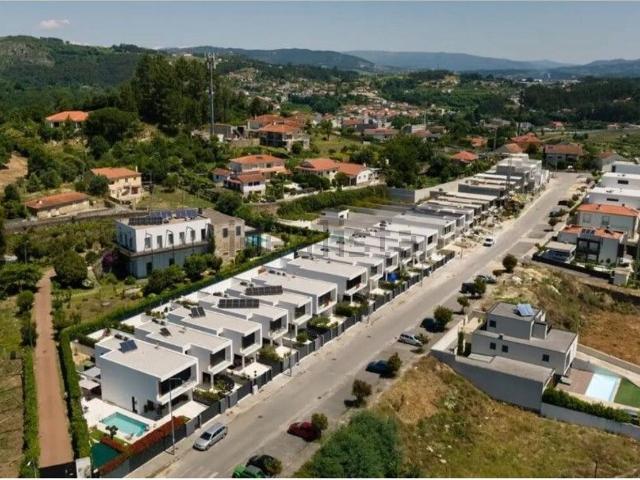 Moradia, Britelo Gémeos Ourilhe