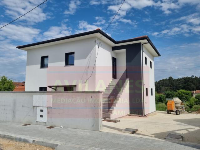 MORADIA C/2 FRAÇÕES LOBÃO