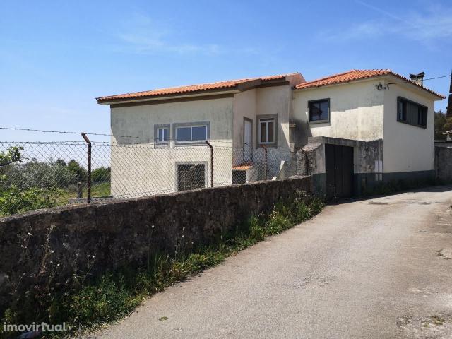 Moradia c/2 habitaes + terreno p/construir / Escariz / Arouca