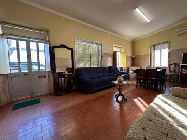 Moradia c/ excelente área, garagem, Sousel