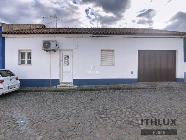 Moradia c/ quintal em Montoito