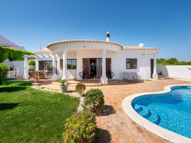 Moradia c/ vista Mar com grande Potencial – Ingrina Sol