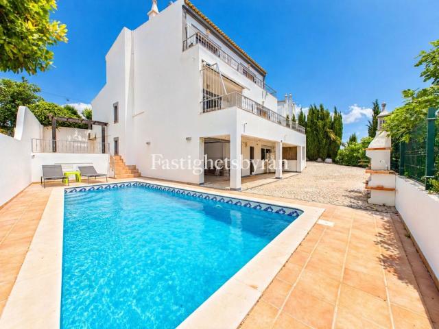 Moradia c/ vista mar TaviraNa Urbanização Pezinhos, temos o. 168m² Tavira Santiago