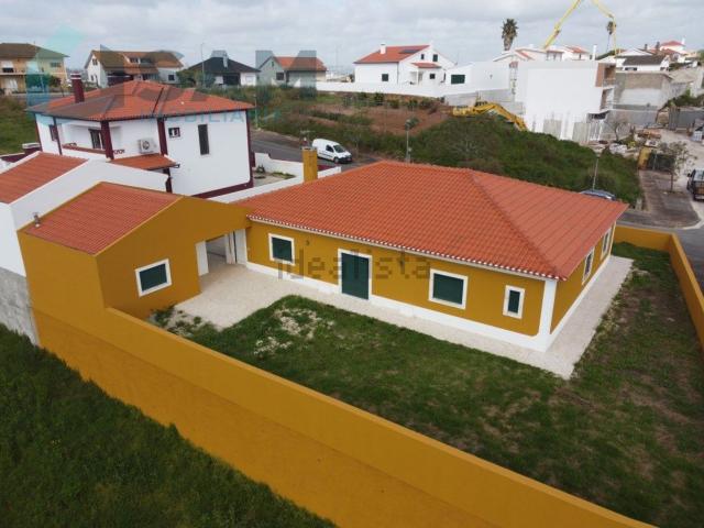 Moradia, Cadaval e Pêro Moniz