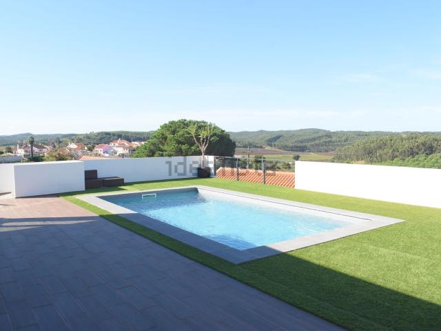 Moradia, Cadaval e Pêro Moniz