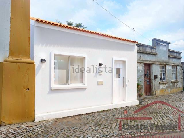 Moradia, Cadaval e Pêro Moniz