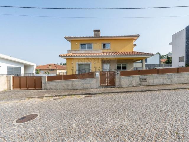 Moradia, Calvos e Frades