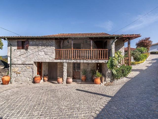 Moradia, Calvos e Frades