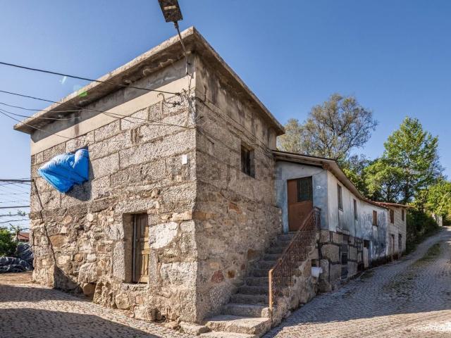 Moradia, Calvos e Frades