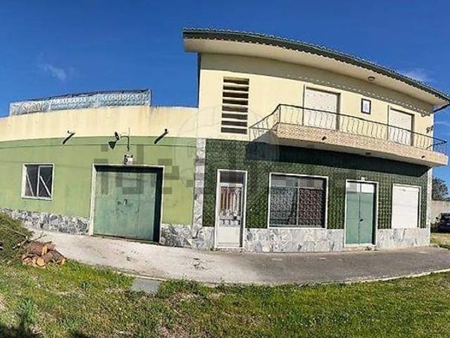 Moradia, Casais e Alviobeira