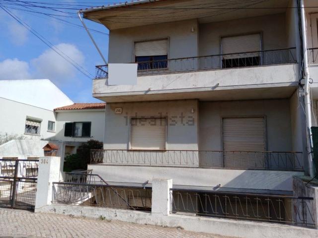 Moradia, Carcavelos e Parede