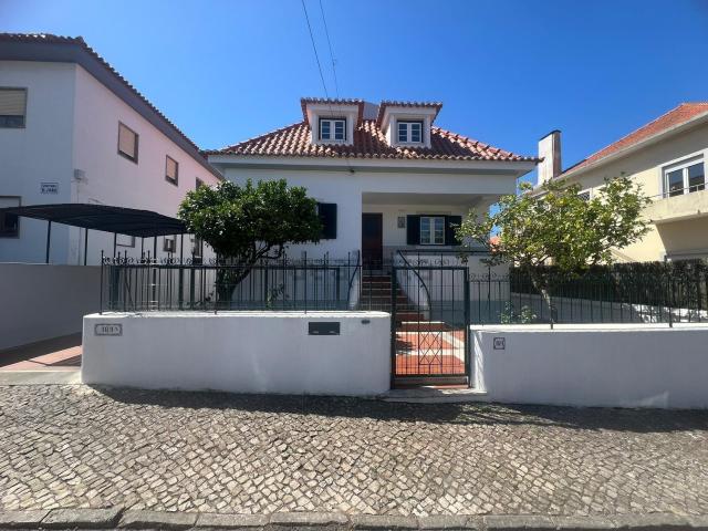 Moradia, Carcavelos e Parede
