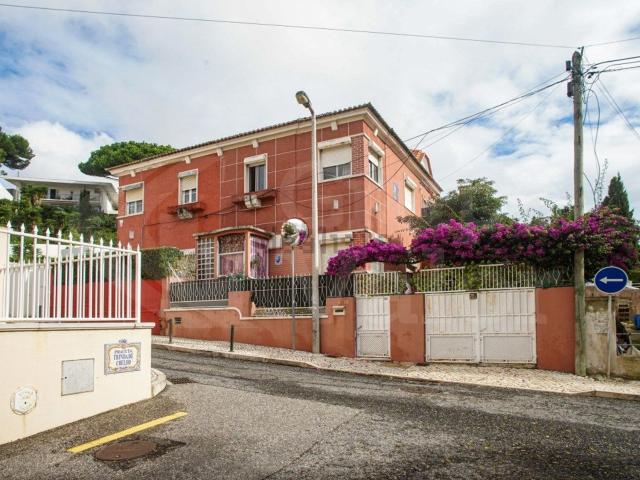 Moradia, Carcavelos e Parede