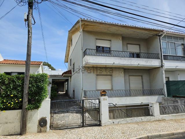 Moradia, Carcavelos e Parede