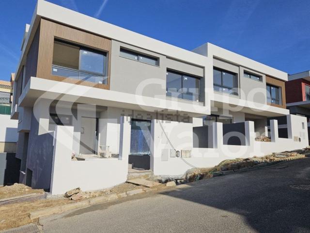 Moradia, Carcavelos e Parede