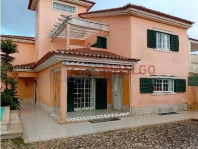 Moradia, Carcavelos e Parede